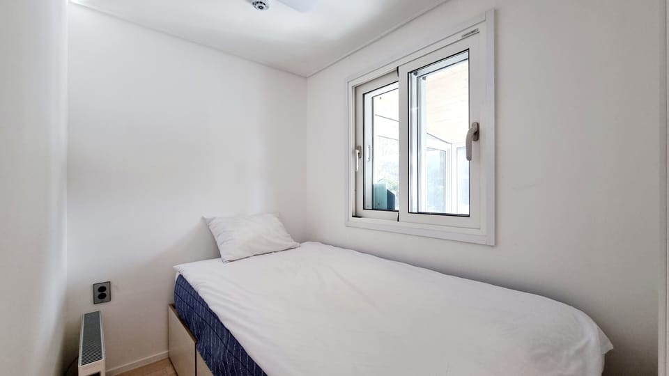 Basic Single Room | Free WiFi