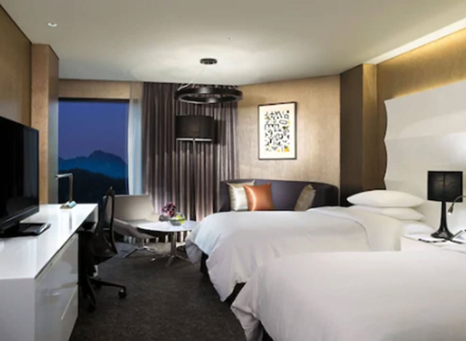 In-room safe, blackout drapes, Internet, bed sheets
