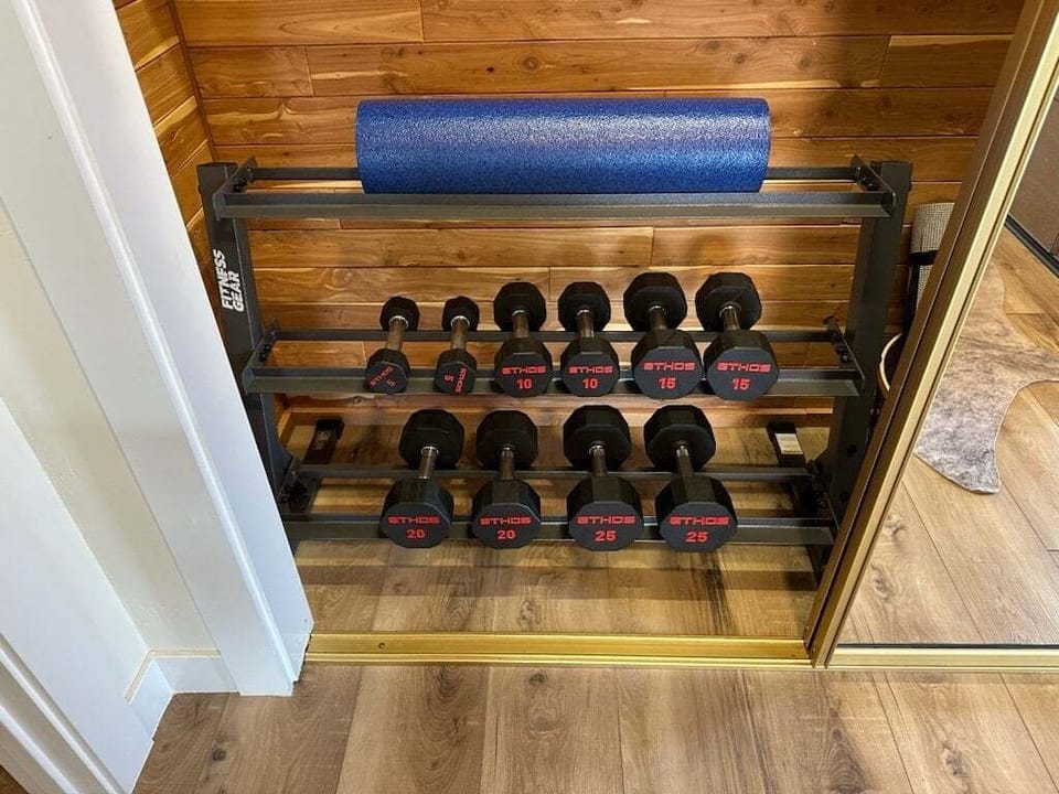 Want to keep up with your fitness routine on vacation? Take advantage of the provided free weights!