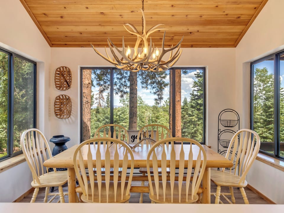 Main level dining/Seats 6