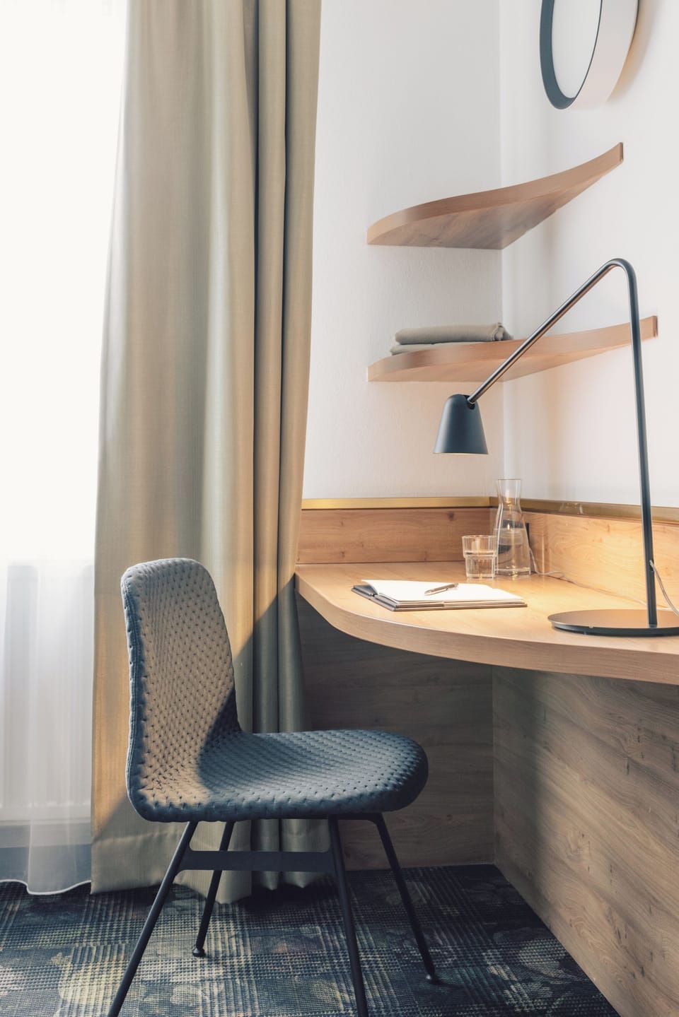 0-cm TV with cable channels