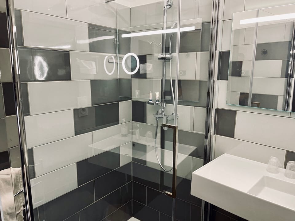 Twin Room Courtyard View | Bathroom | Free toiletries, hair dryer, towels