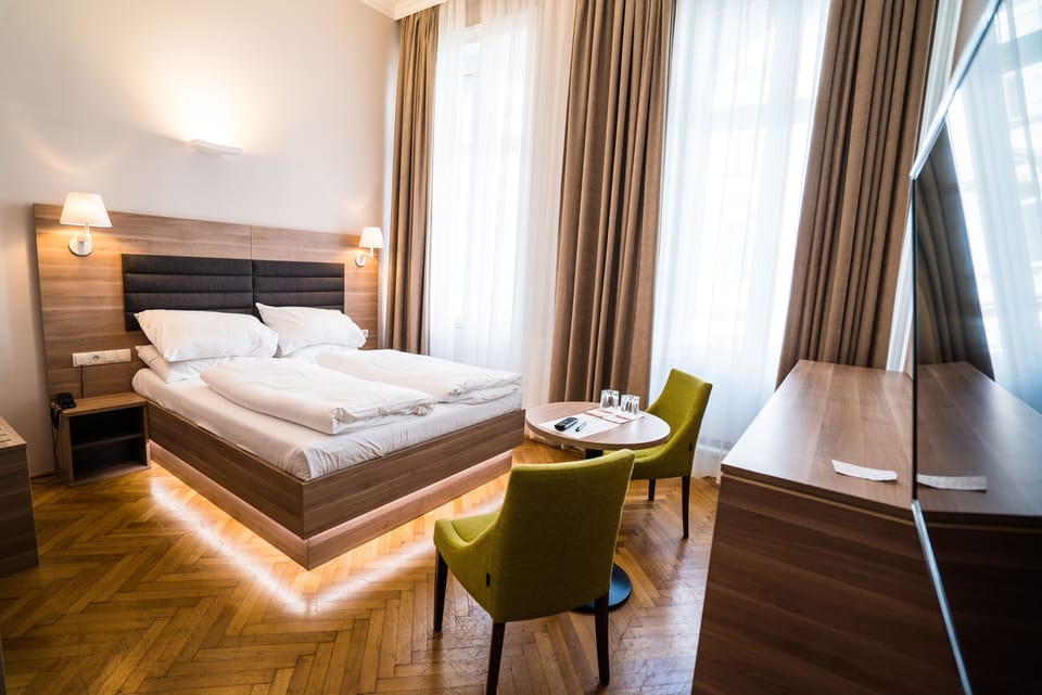 Double Room | In-room safe, desk, cribs/infant beds, free WiFi