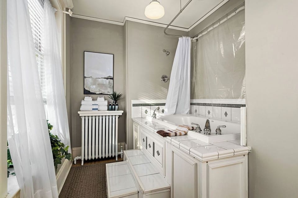 Historic Cotton Mansion Duluth Boutique Hotel Boutique hotel in Duluth