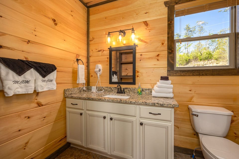 Bathroom 3: upper level ensuite with tub/shower combo