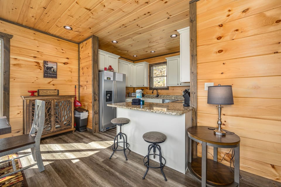 Fully equipped kitchen: cook/dinner/bake/silver-ware included