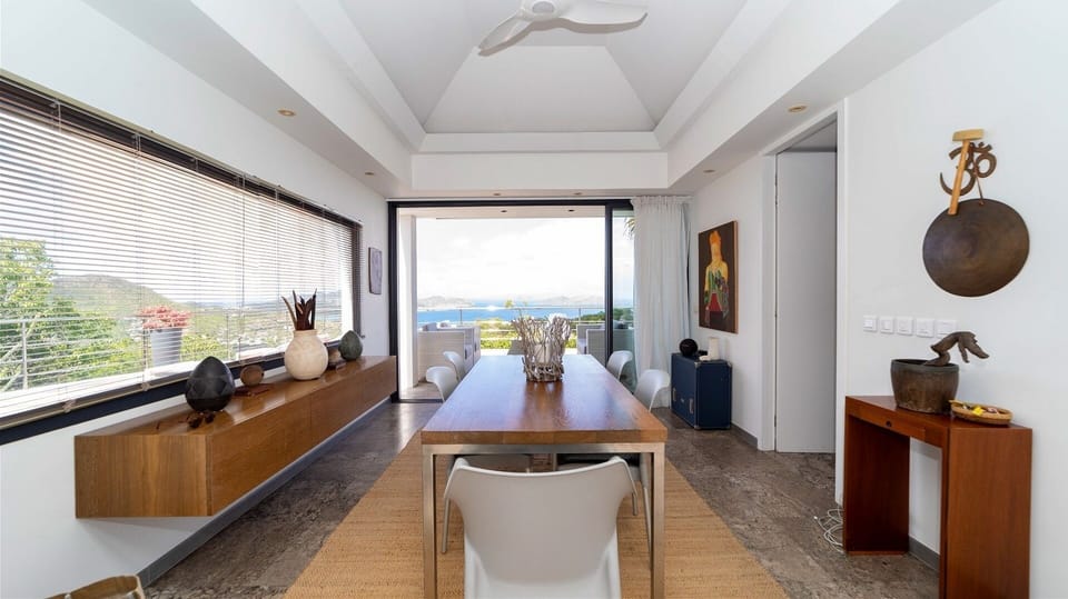 Kitchen & Dining Area