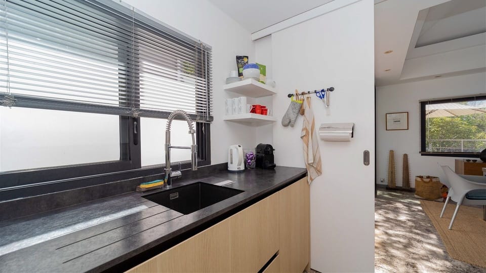 Kitchen & Dining Area