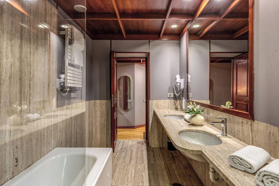 Superior Double or Twin Room | Bathroom | Eco-friendly toiletries, hair dryer, towels