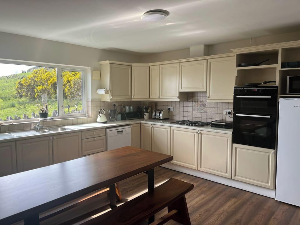 House | Private kitchen | Fridge, microwave, oven, stovetop