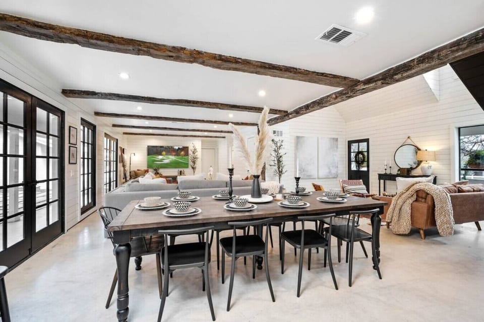 Dining area seating for 10