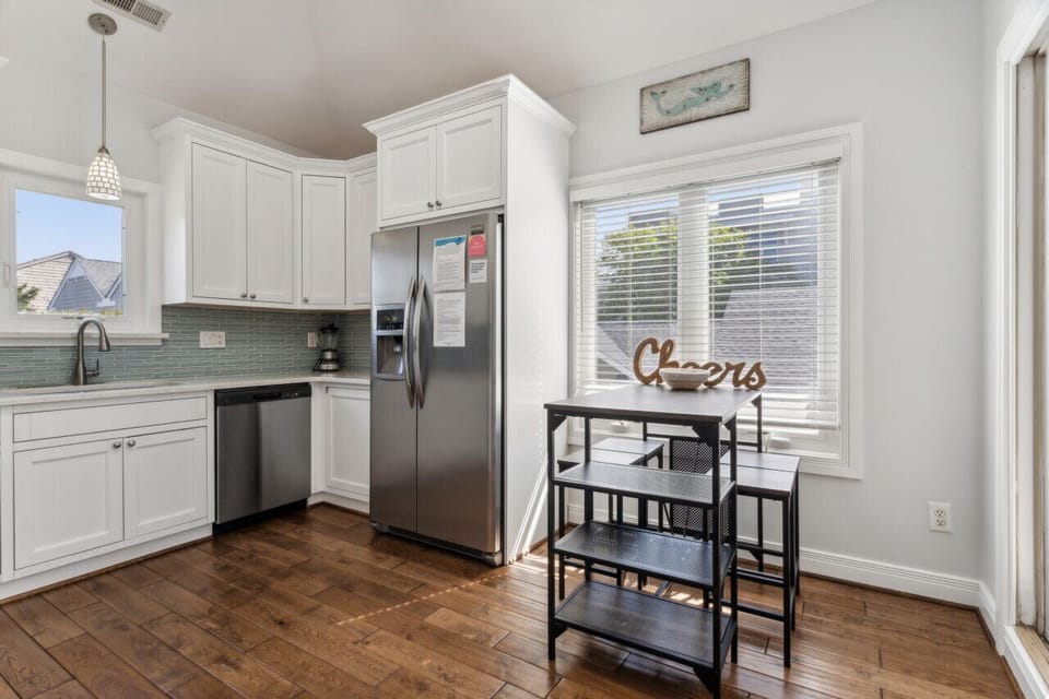 The breakfast nook is perfect to read the paper while you grab your coffee, or catch up on a quick email or two.