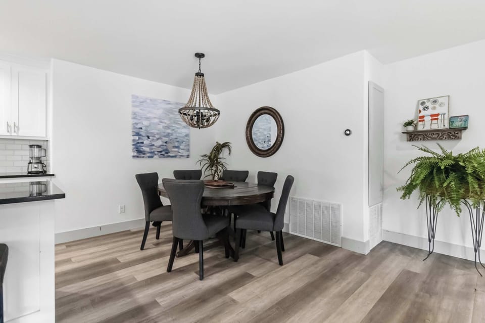 Plenty of room for dining and conversation.