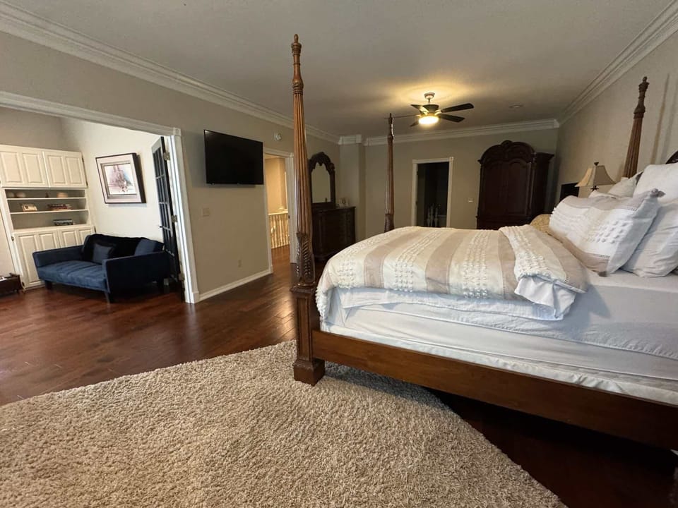 Master with Sofa Bed