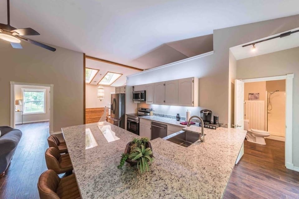 Kitchen with Island