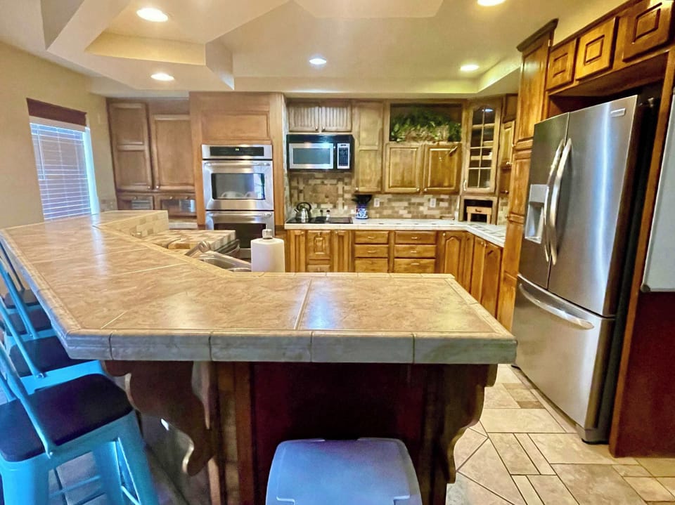 Kitchen with bar area