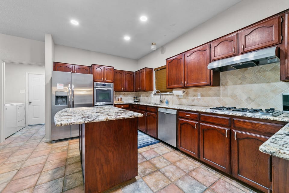 Gas cooktop with 4 burners