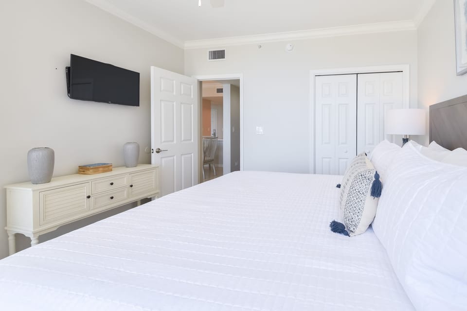 Silver Shells St. Croix 502- Guest Bedroom with TV