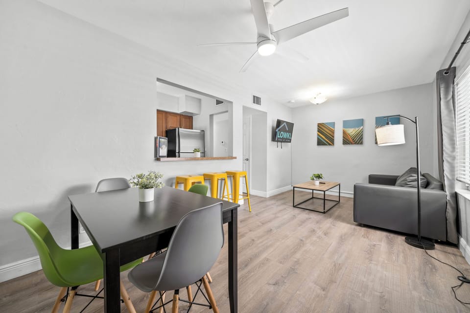 Standard 1-Bedroom Queen w/ Kitchen, Patio & Sofa Bed | Living area | 43-inch Smart TV with cable channels, TV