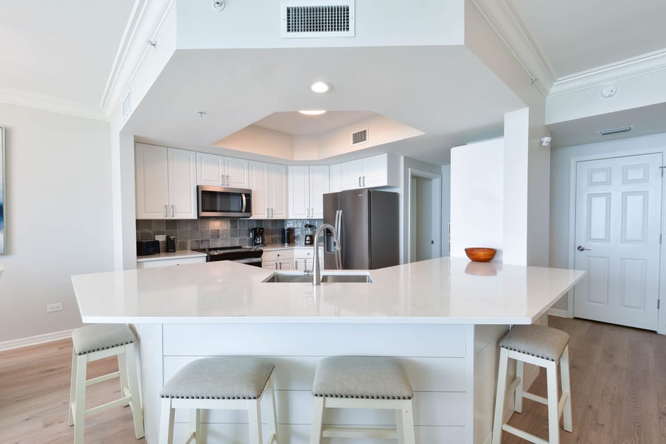 Silver Shells St. Croix 806 - Kitchen and Breakfast Bar Area