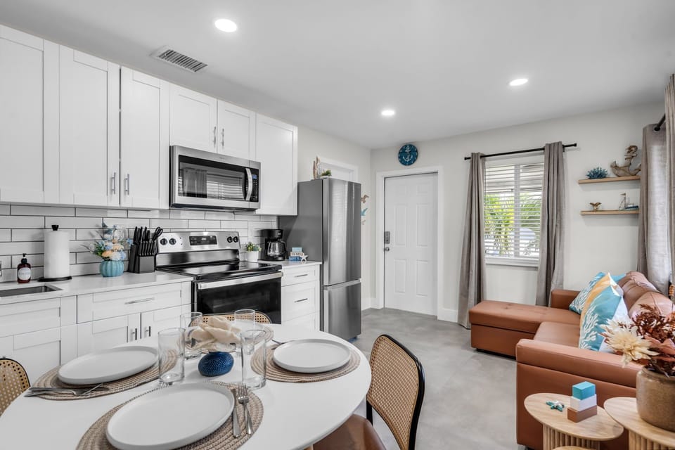 Premium 2-Bedroom Queen w/ Kitchen & Sofa Bed | Living area | 42-inch Smart TV with digital channels, TV, Netflix