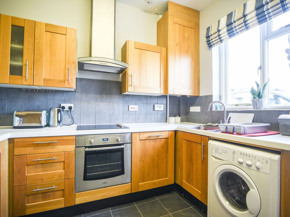 Cottage | Private kitchen | Fridge, dishwasher, electric kettle, toaster