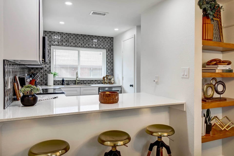 Kitchen | Cooking Basics | Coffee Maker | Paper Towels/Trash Bags Provided