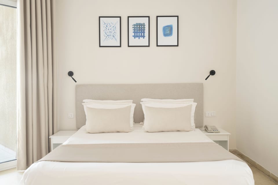 Hypo-allergenic bedding, minibar, in-room safe, individually decorated
