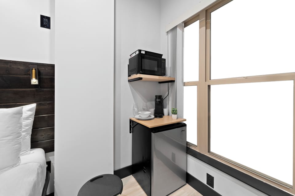Junior Room | Mini-refrigerator