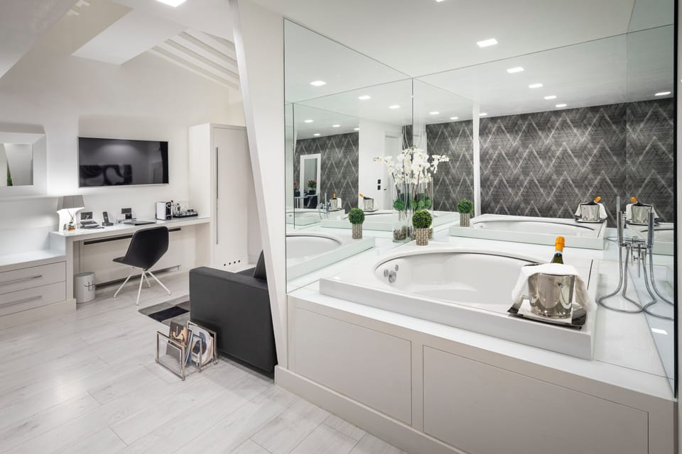 Superior Suite | Private spa tub