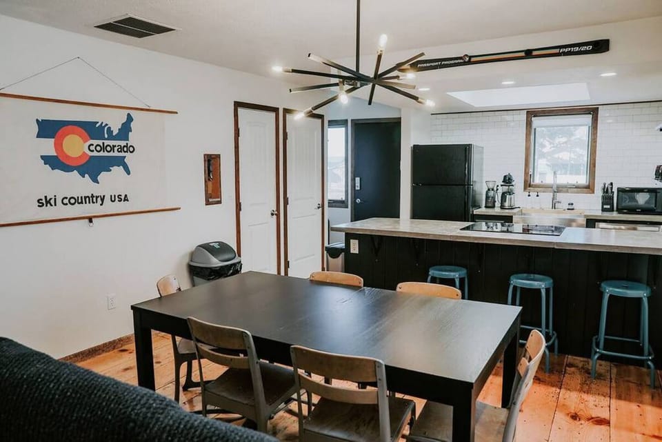 Modern finishes with rustic ski decor