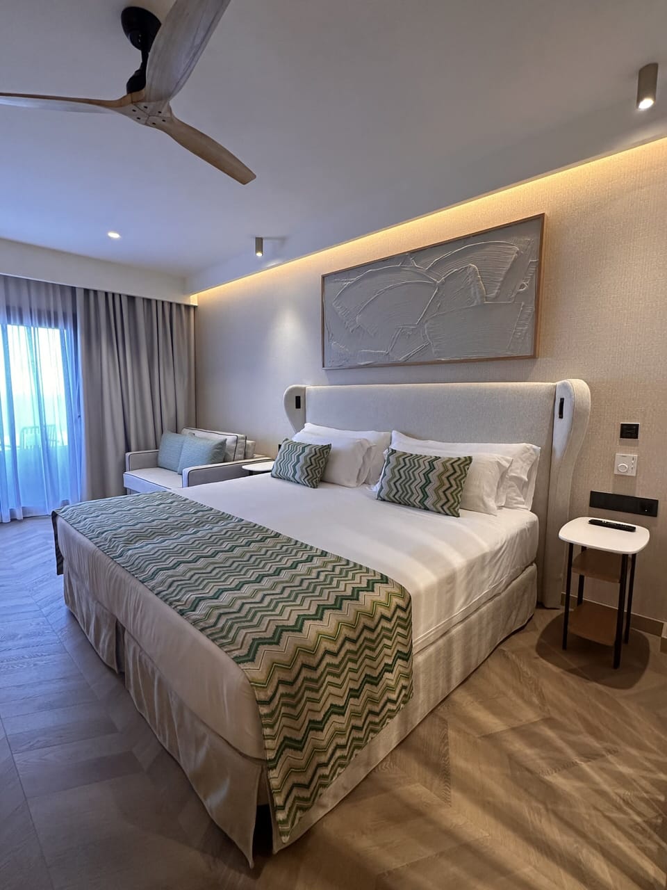 Minibar, in-room safe, laptop workspace, blackout drapes
