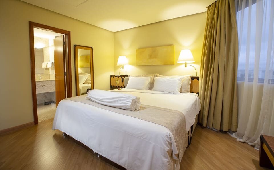 Master Suite | Premium bedding, minibar, in-room safe, desk
