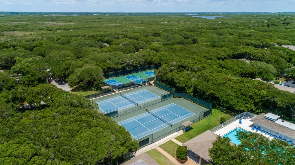 Just steps from pickleball courts...paddles and balls available for guest use. 