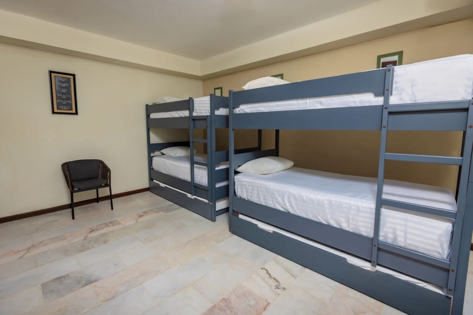 7 bedrooms, bed sheets