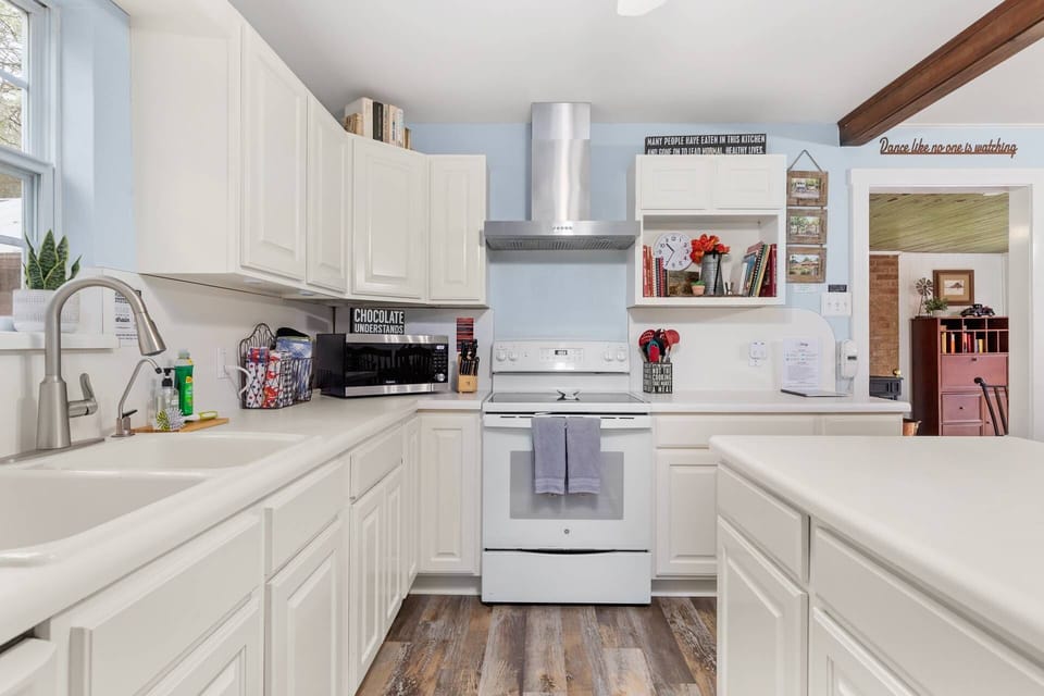 Whip up your favorite meal in the bright and open kitchen or pick up takeout from one of the nearby local restaurants.