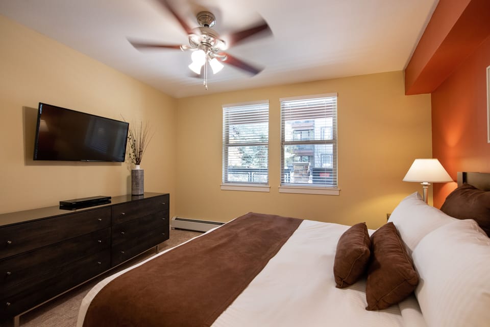 Screen, Indoors, TV, Bed, Furniture