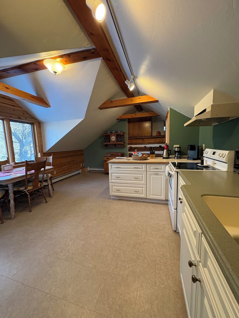 Eat-in kitchen