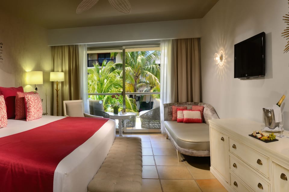 Privileged Romance | Free minibar items, in-room safe, blackout drapes, iron/ironing board