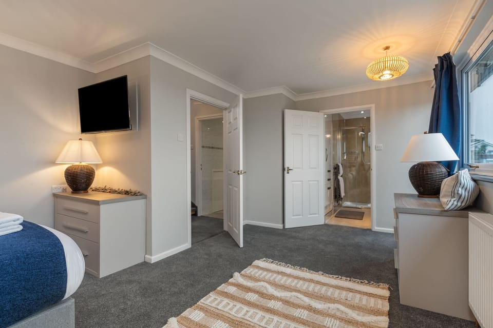 Golwg Y M r - Sea View Cottage With Hot Tub House in Saundersfoot