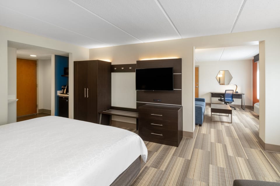 Suite, 1 Bedroom | In-room safe, desk, iron/ironing board, free cribs/infant beds
