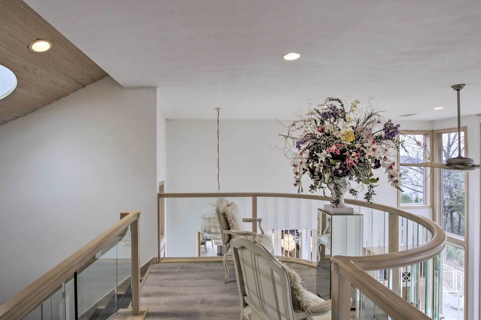 Stairs to 2nd Floor