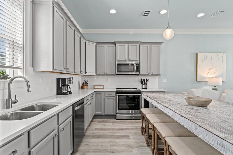 Second Floor Kitchen - Seating for 12