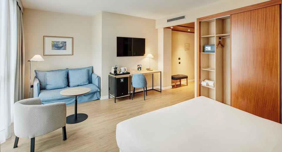 Minibar, in-room safe, individually furnished, desk