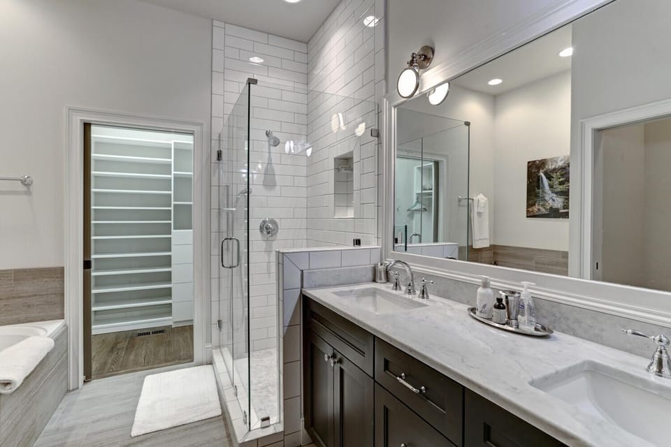 Primary Bathroom, Main Level