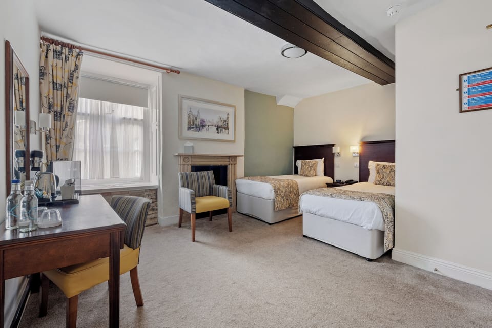 Standard Twin Room | Premium bedding, pillowtop beds, desk, laptop workspace
