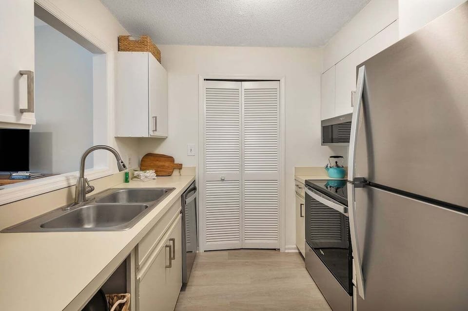 Harbour Oaks 310 - Kitchen