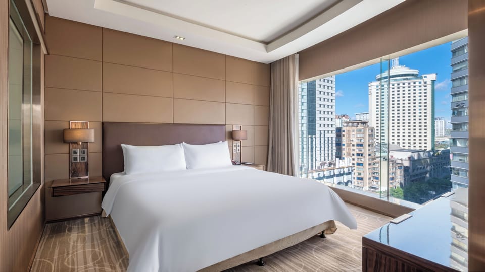 Standard Suite, 1 Bedroom, Club Lounge Access (Minifridge) | Minibar, in-room safe, desk, laptop workspace