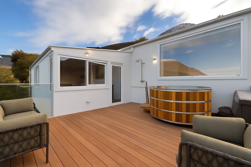 Outdoor Shower & Spa