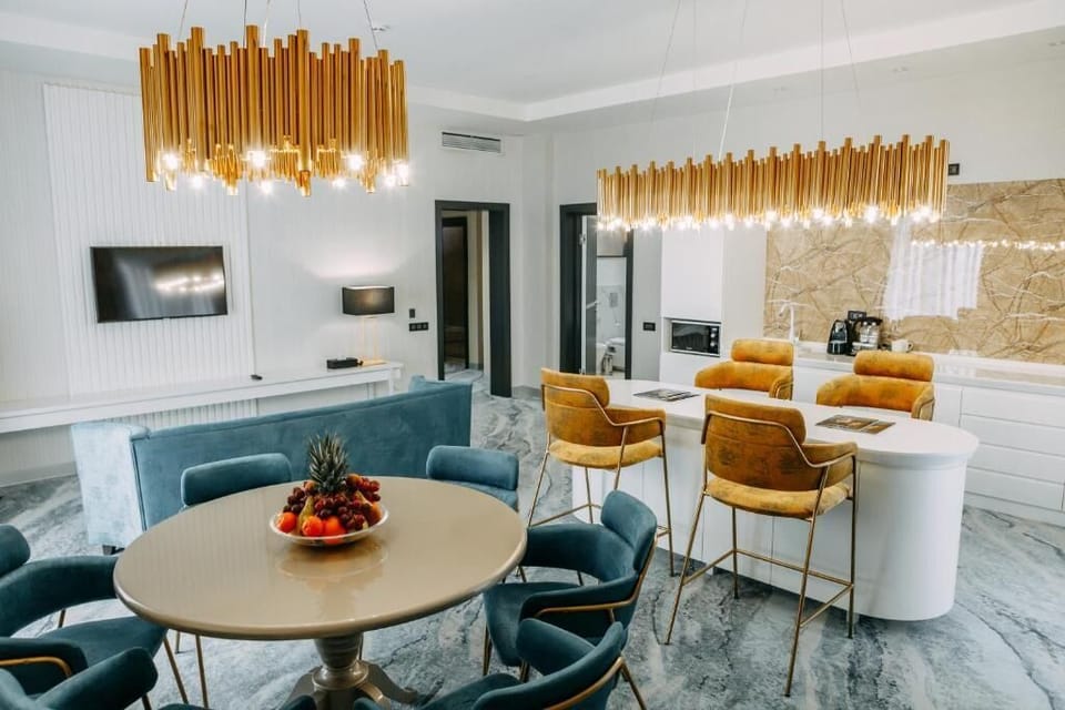 Luxury Suite | Living area | TV